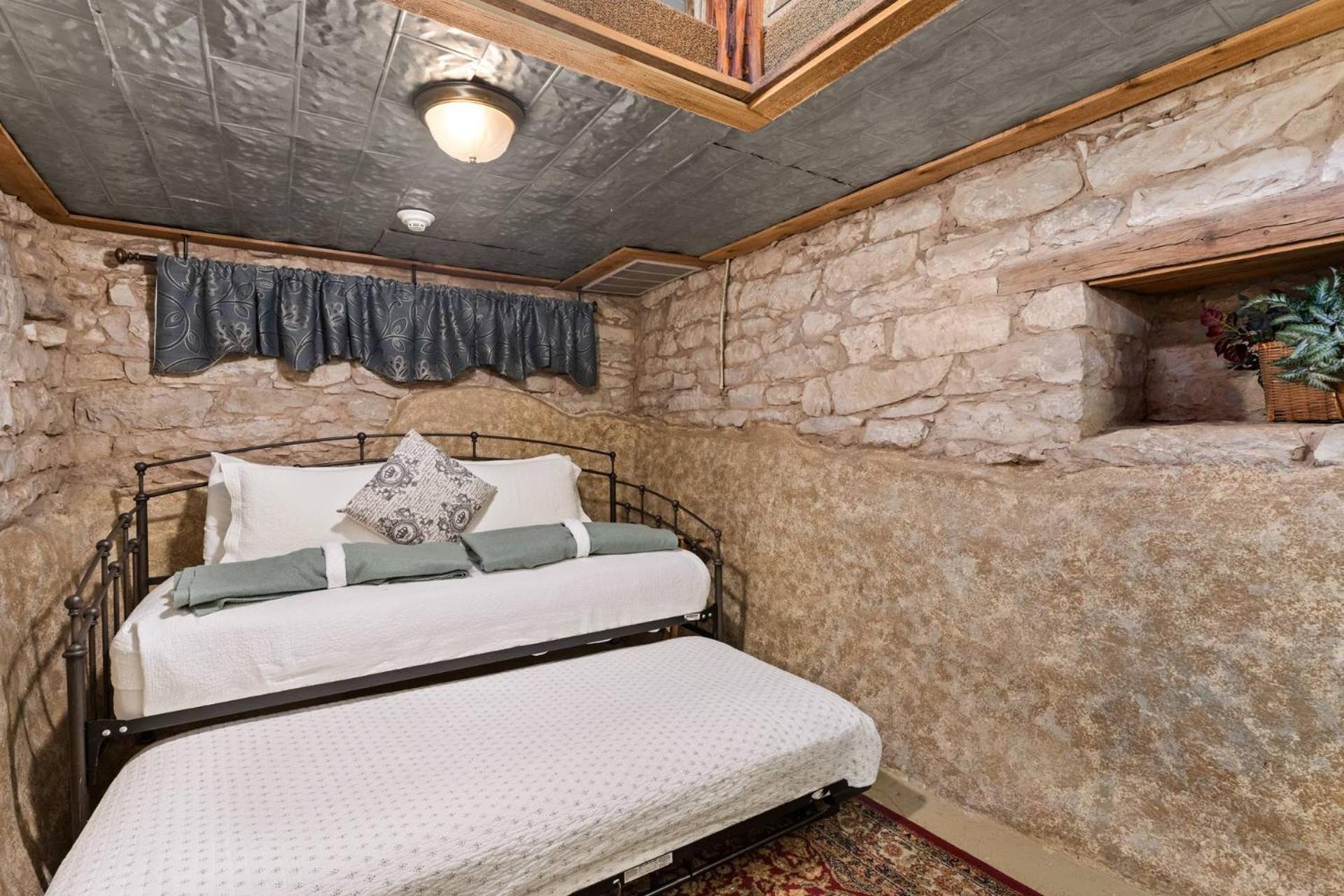 #6 The Root Cellar At Garrison In Gruene Villa New Braunfels Exterior photo